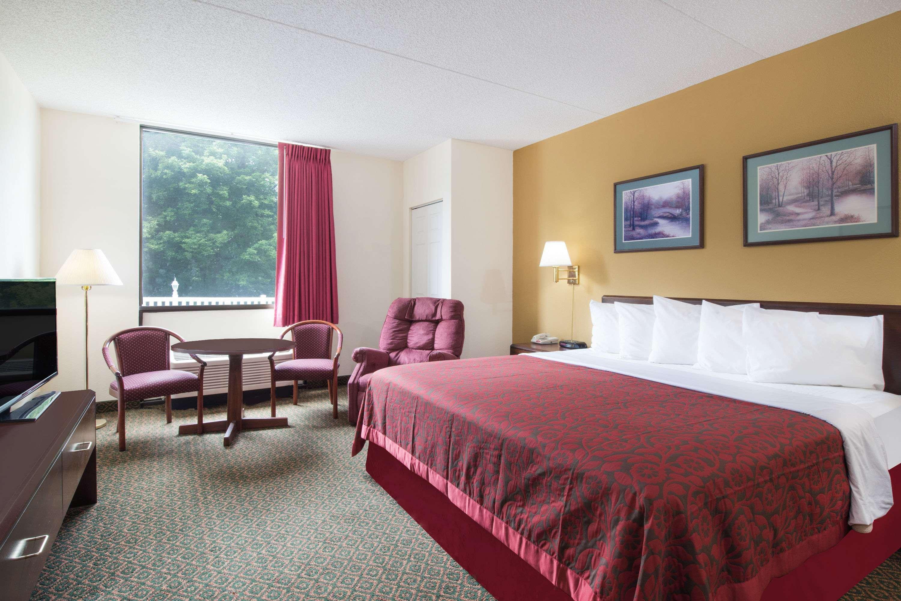 Days Inn By Wyndham Chambersburg Buitenkant foto