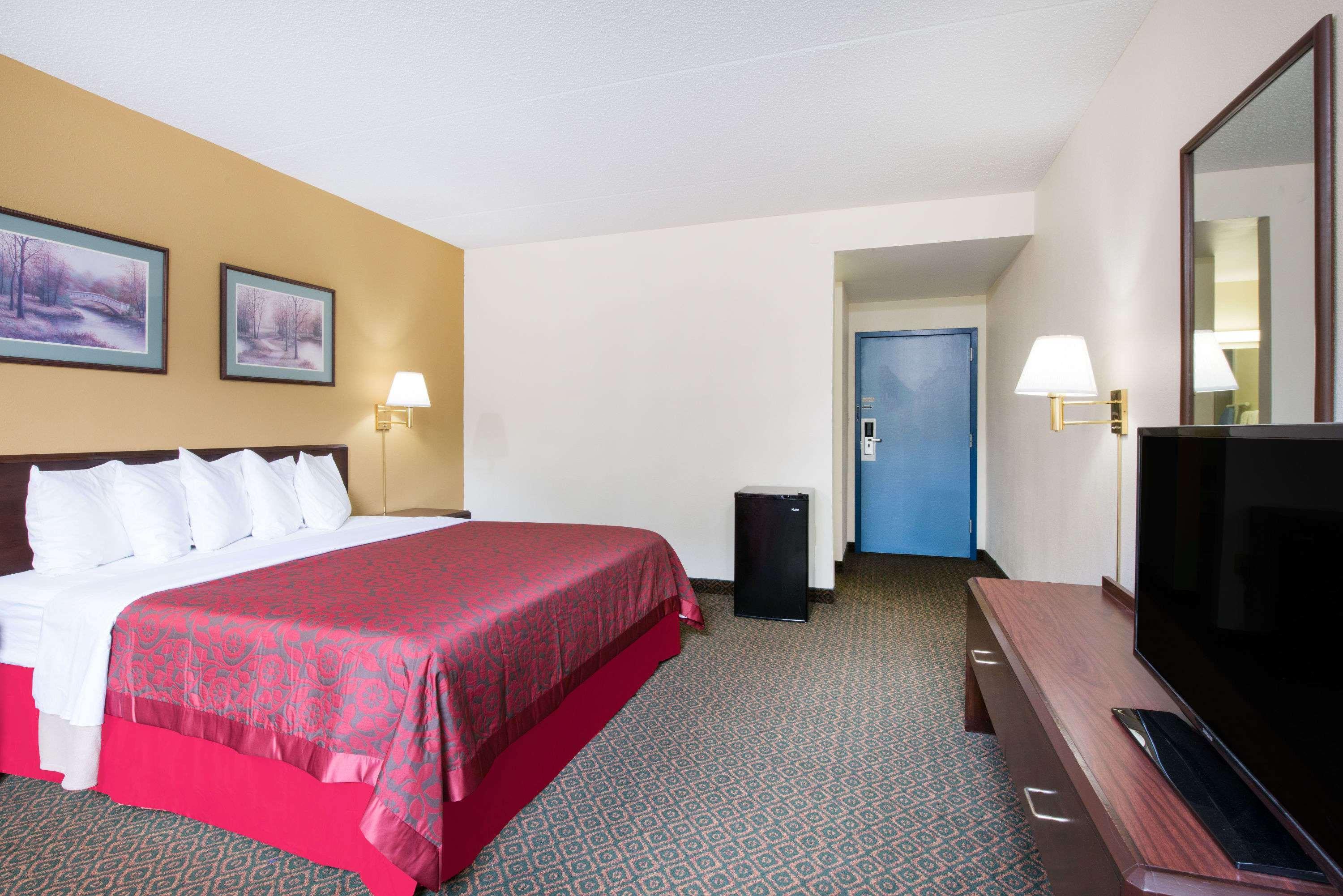 Days Inn By Wyndham Chambersburg Buitenkant foto