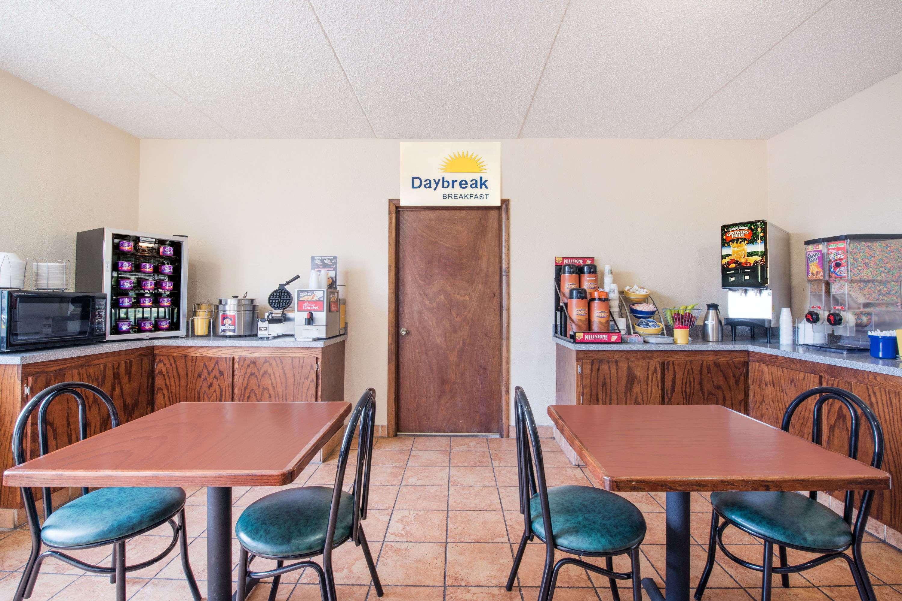 Days Inn By Wyndham Chambersburg Buitenkant foto