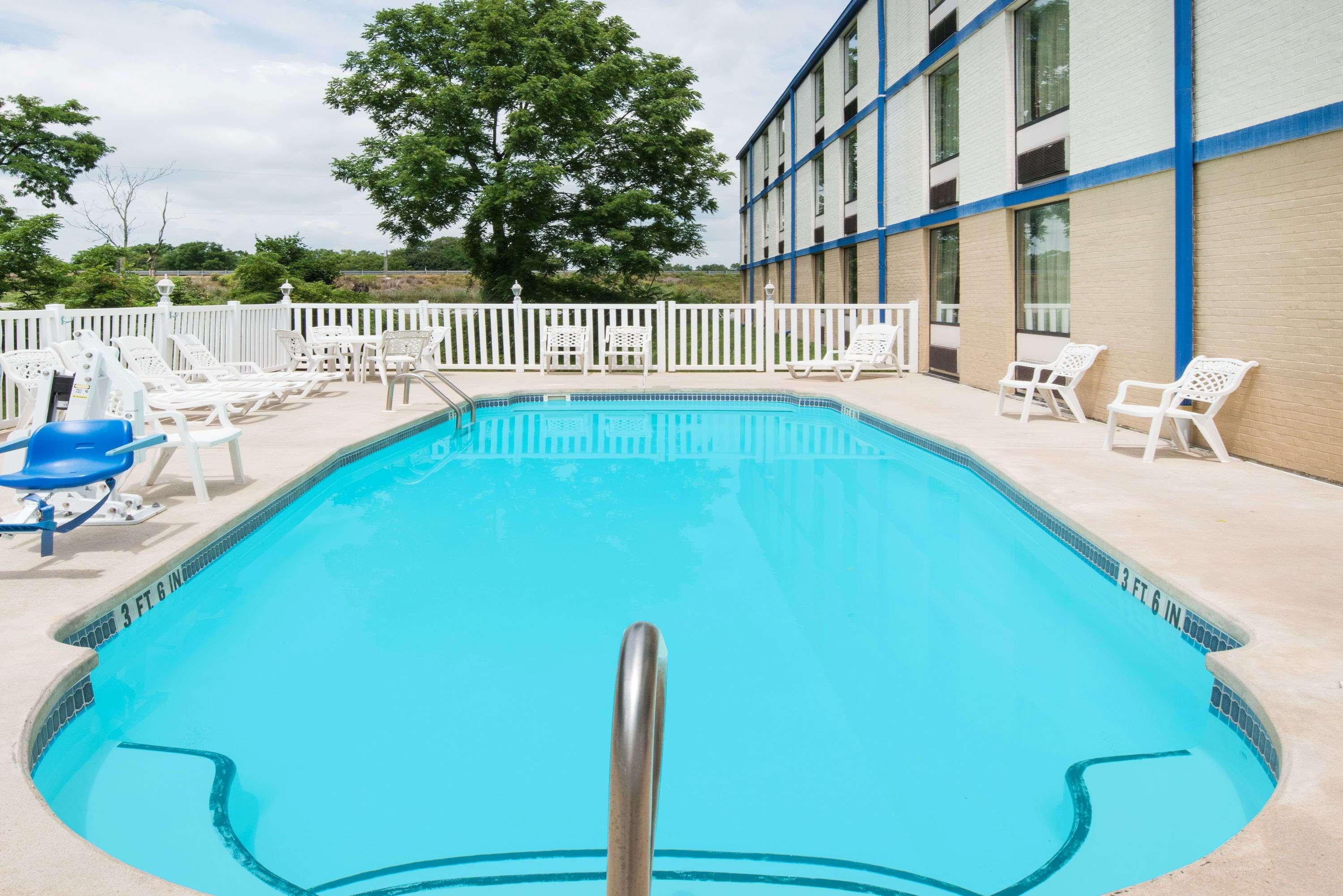 Days Inn By Wyndham Chambersburg Buitenkant foto